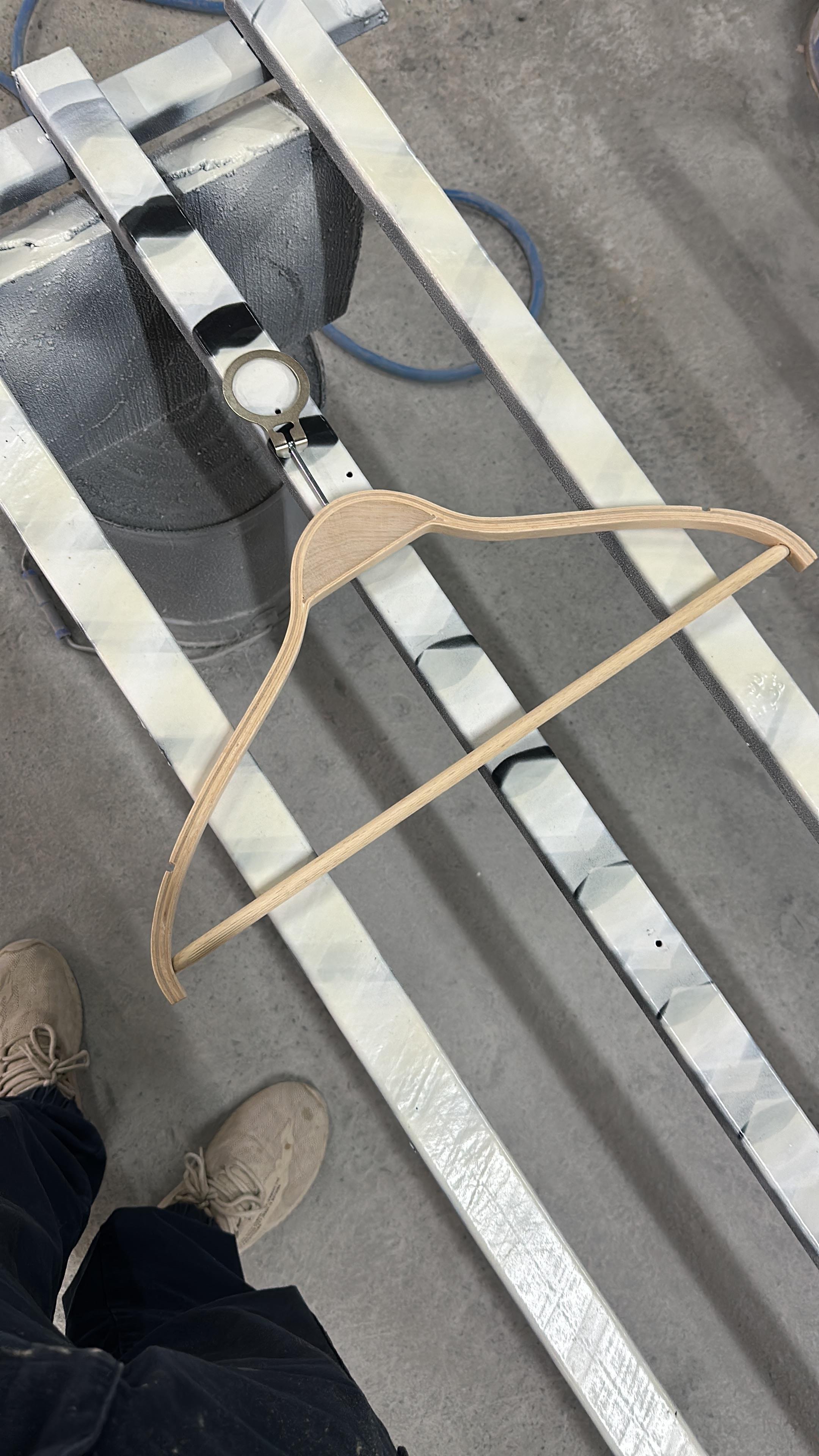 600 adet ahşap otel askısı