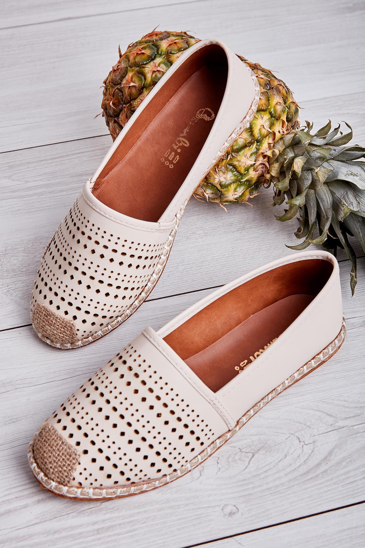 Beyaz  Kadın Espadril K01702141909