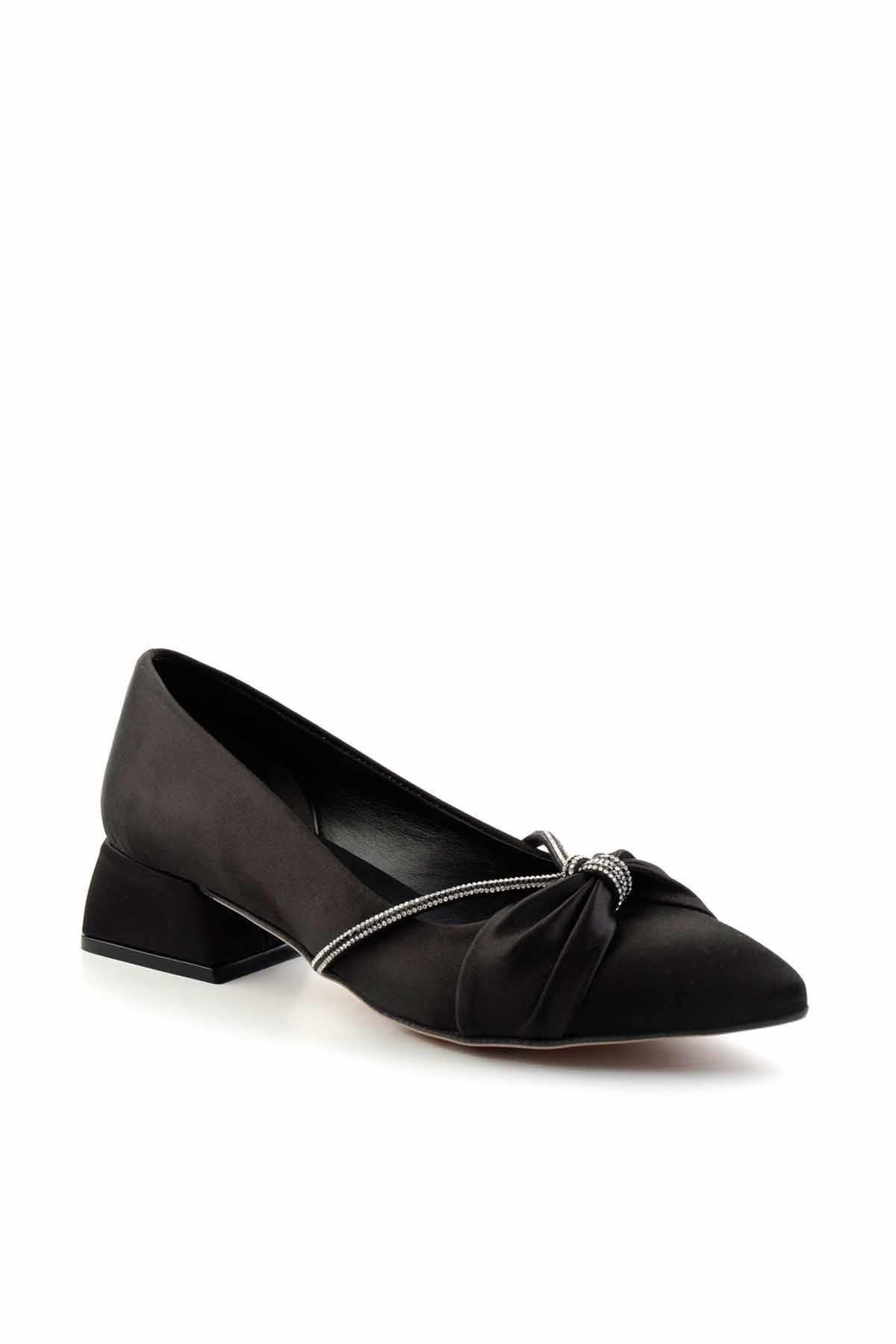 Mat Siyah  Kadın Klasik Topuklu Ayakkabı K01039100038