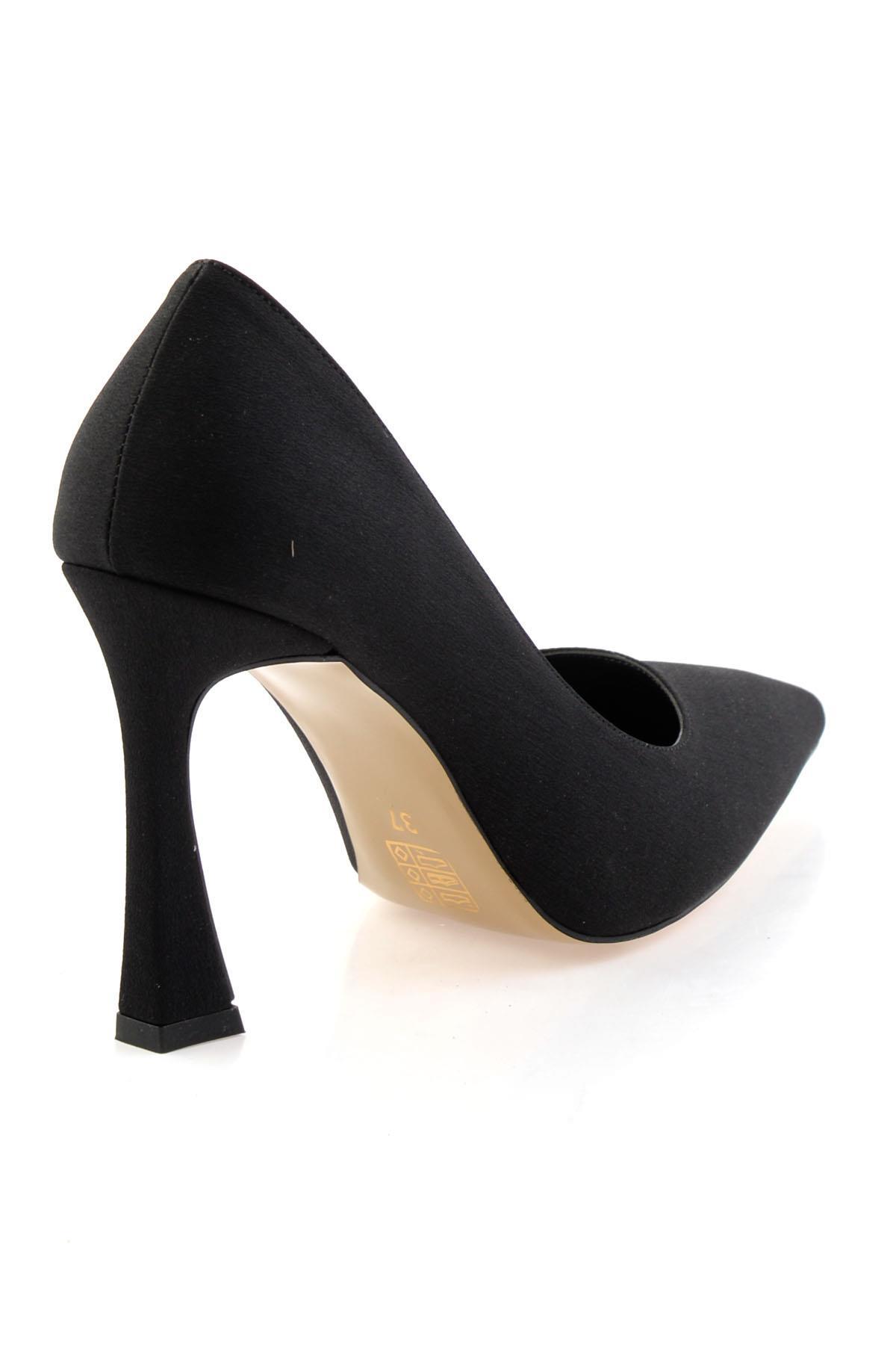 Mat Siyah  Kadın Klasik Topuklu Ayakkabı K01565015338