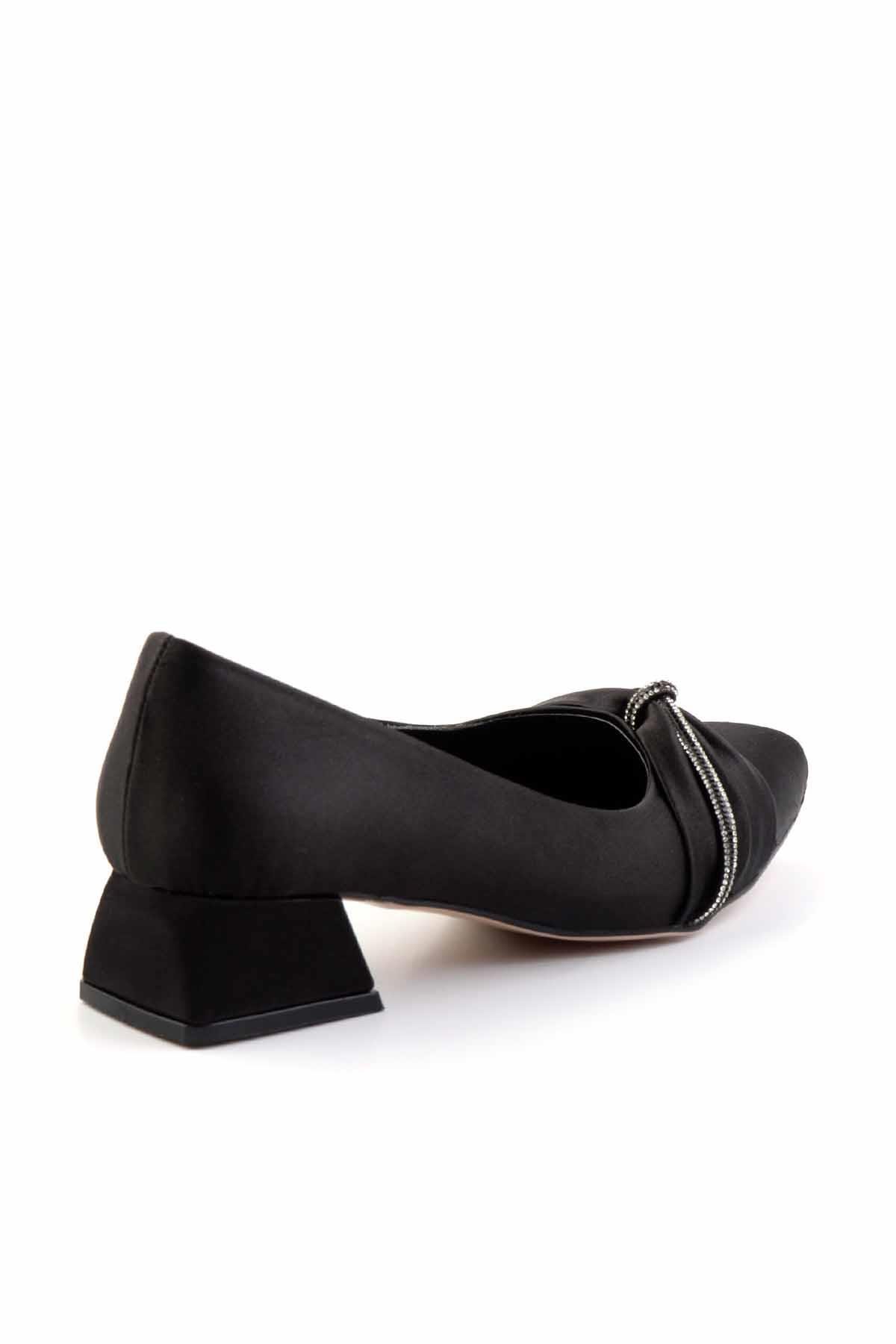 Mat Siyah  Kadın Klasik Topuklu Ayakkabı K01039100238