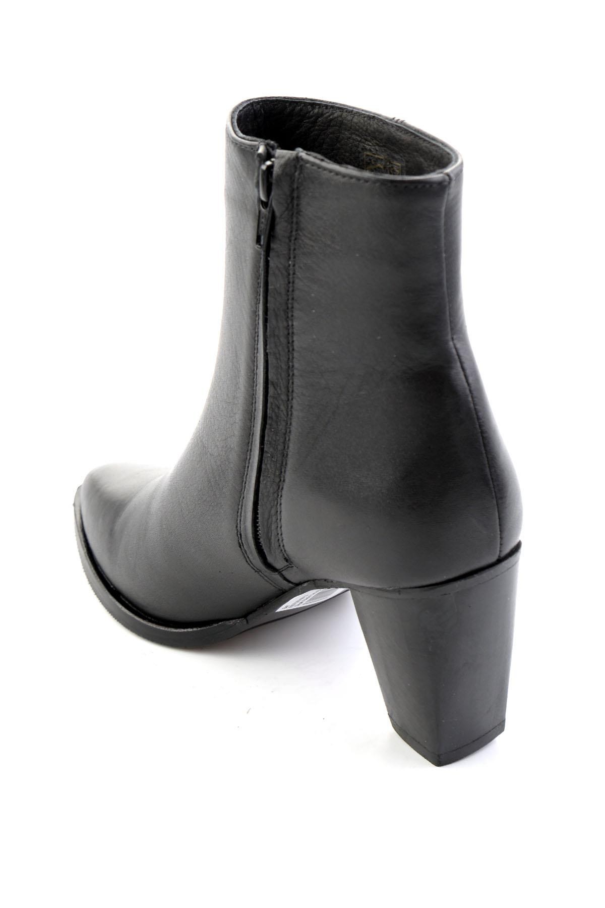 Siyah Baskı Detaylı Hakiki Deri Kadın Bot & Bootie K02750740710