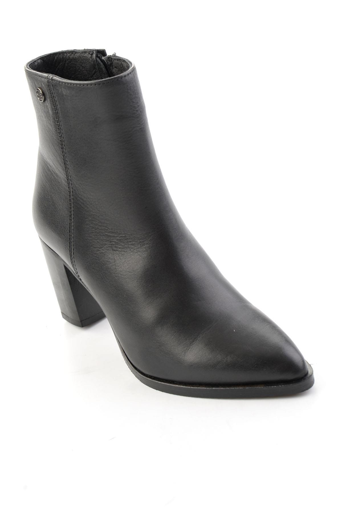 Siyah Baskı Detaylı Hakiki Deri Kadın Bot & Bootie K02750740710