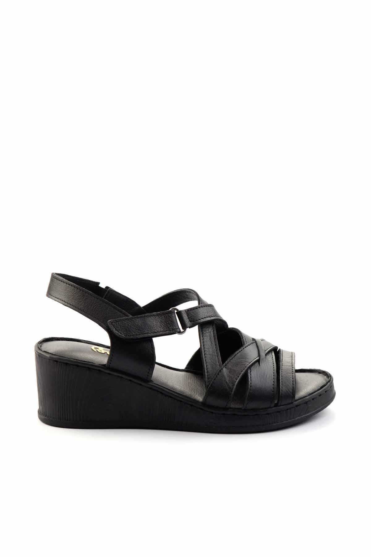 Siyah Hakiki Deri Kadın Dolgu Topuklu Ayakkabı K05466057203