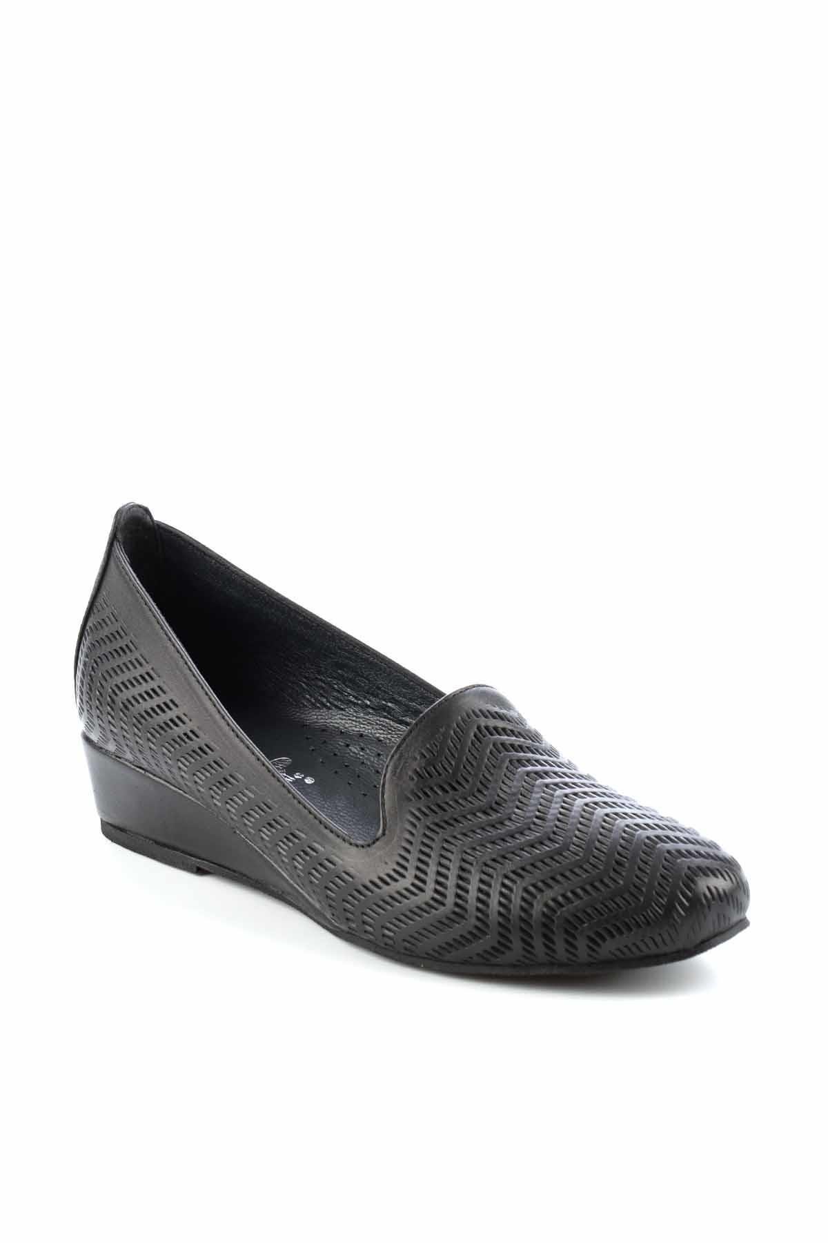 Siyah Hakiki Deri Kadın Dolgu Topuklu Ayakkabı K01531180303