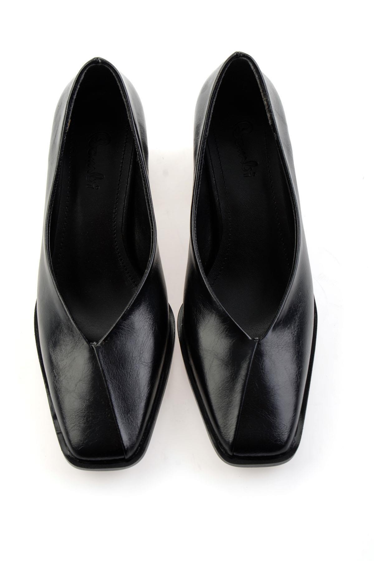 Siyah  Kadın Klasik Topuklu Ayakkabı K01565015742