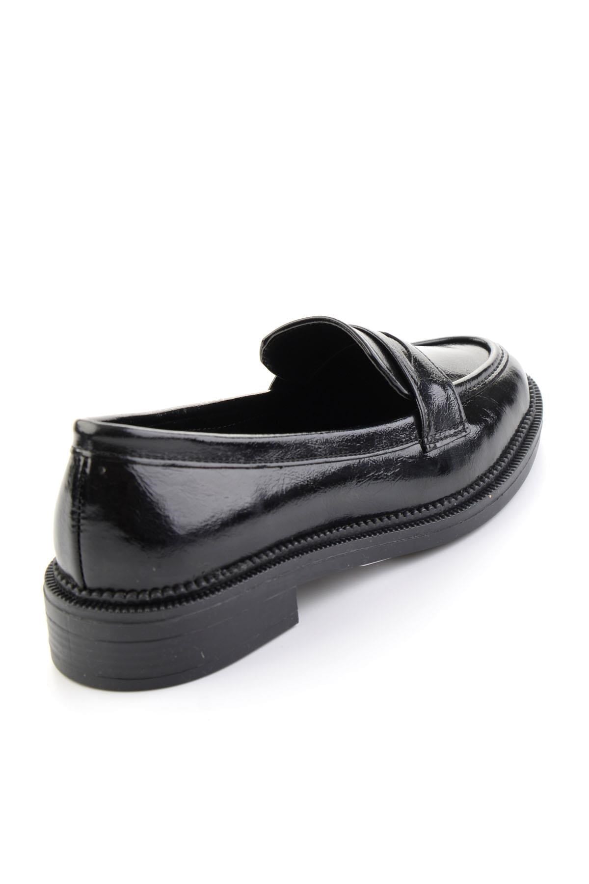 Siyah  Kadın Loafer Ayakkabı K01216100142