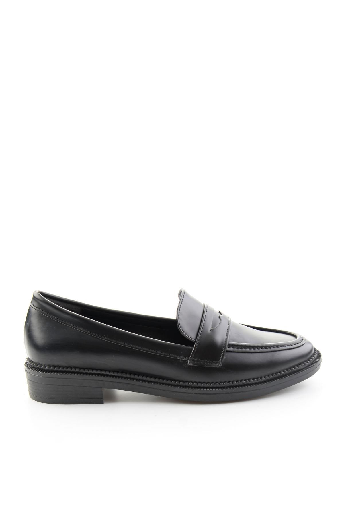 Siyah  Kadın Loafer Ayakkabı K01216100109
