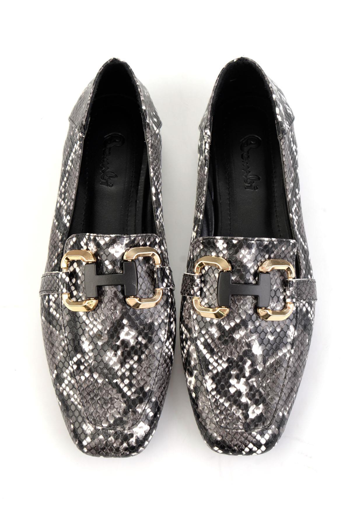 Siyah  Kadın Loafer Ayakkabı K01246153107