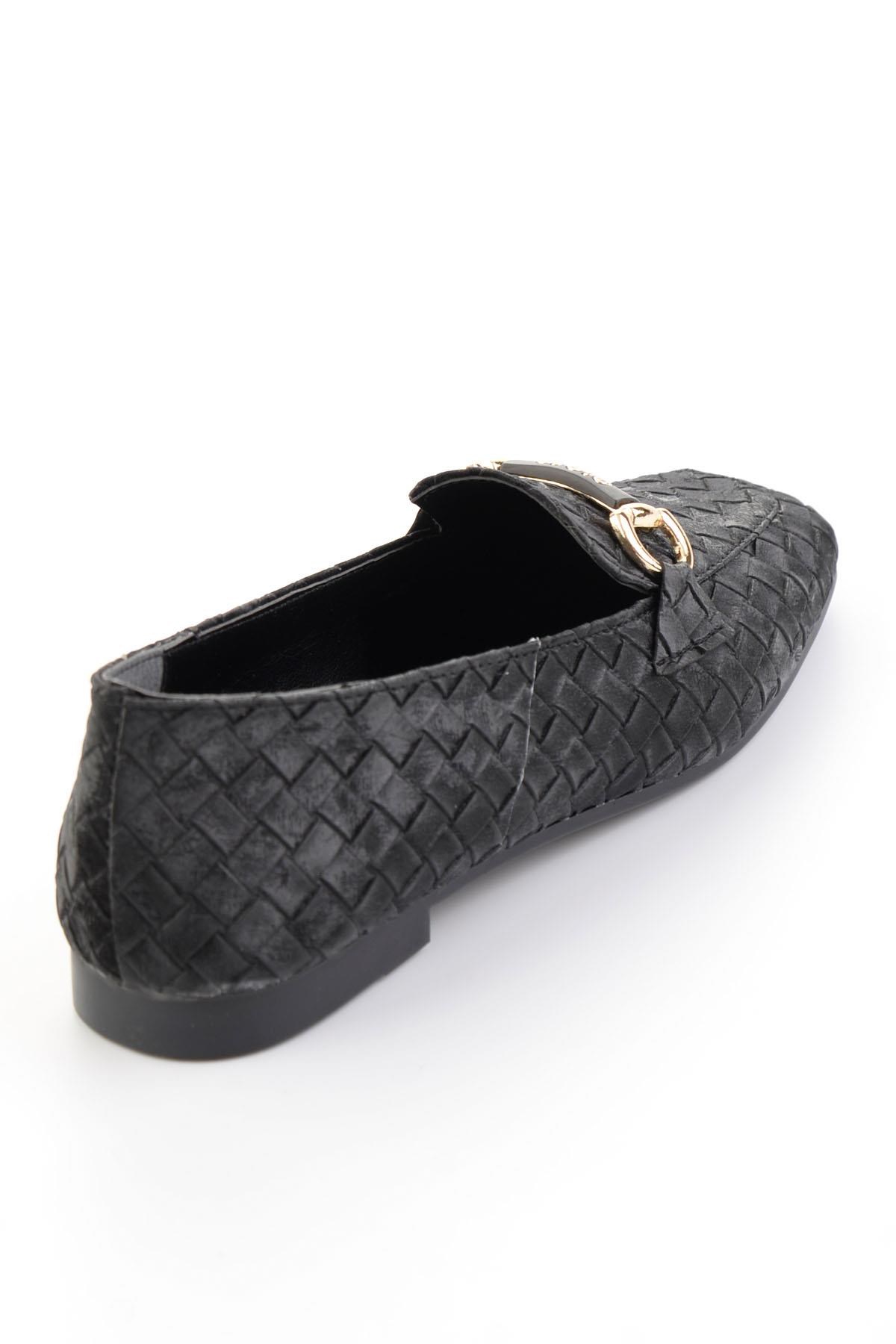 Siyah  Kadın Loafer Ayakkabı K01641023071