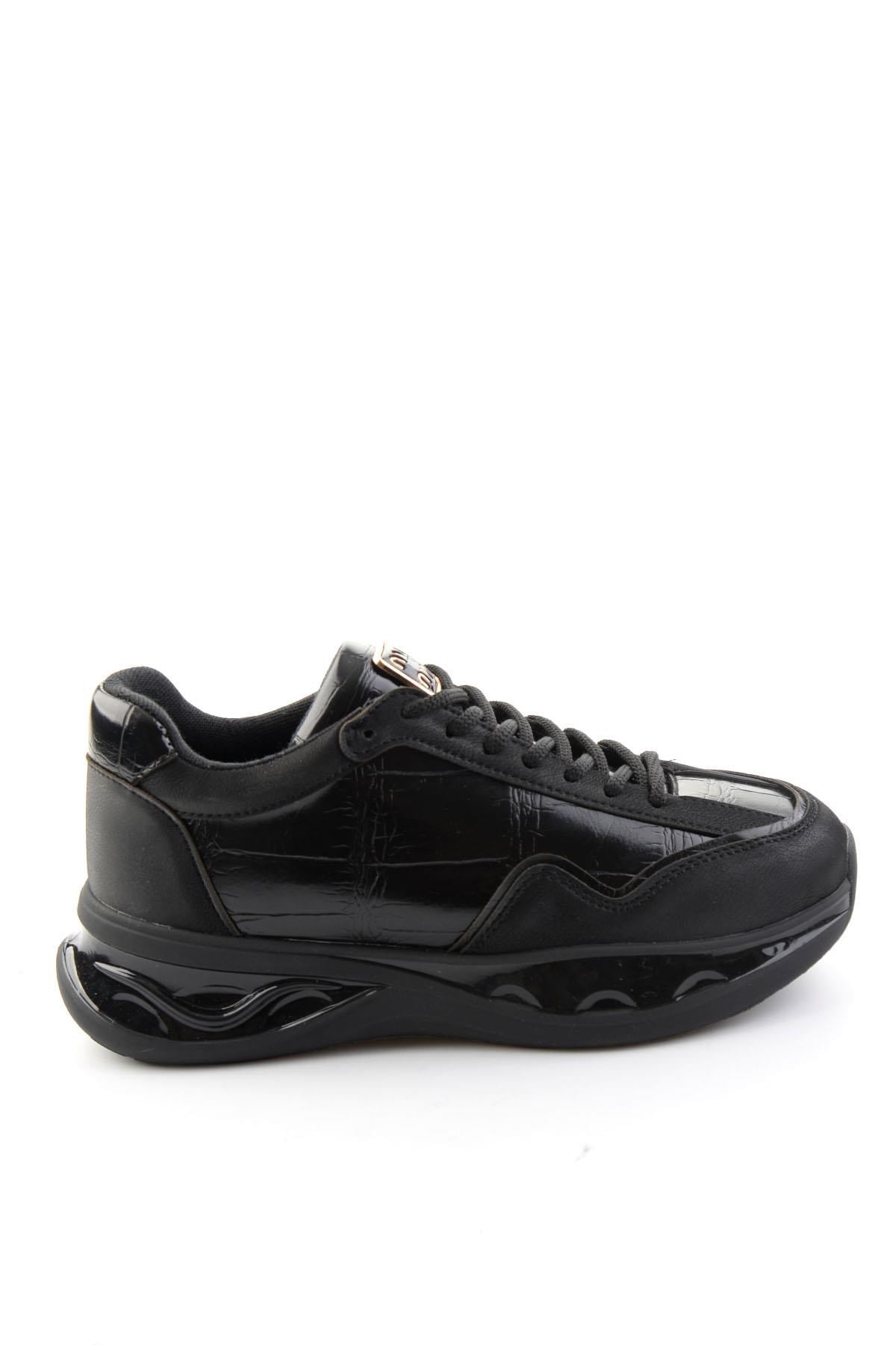 Siyah  Kadın Sneaker K01228092109