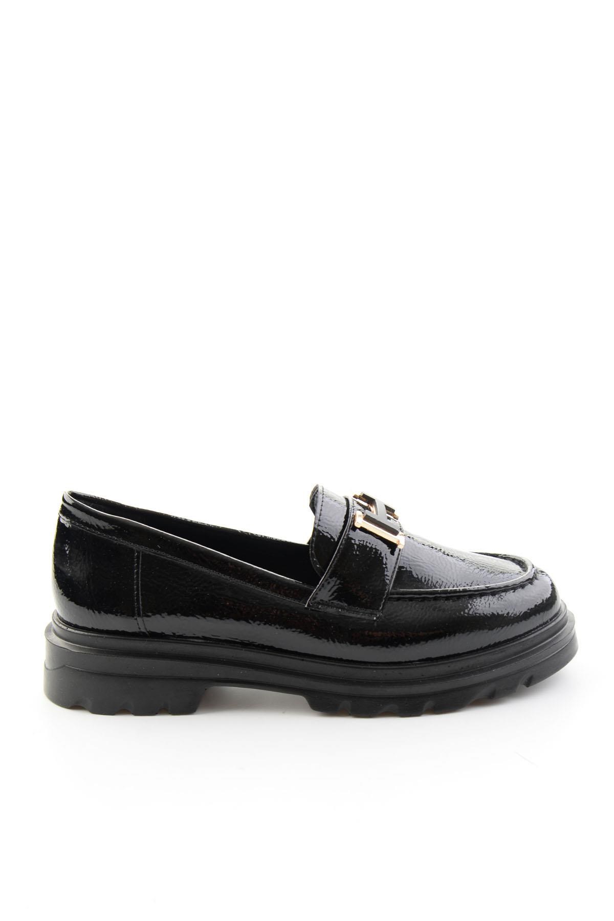 Siyah Kırışık Rugan  Kadın Loafer Ayakkabı K01997011312