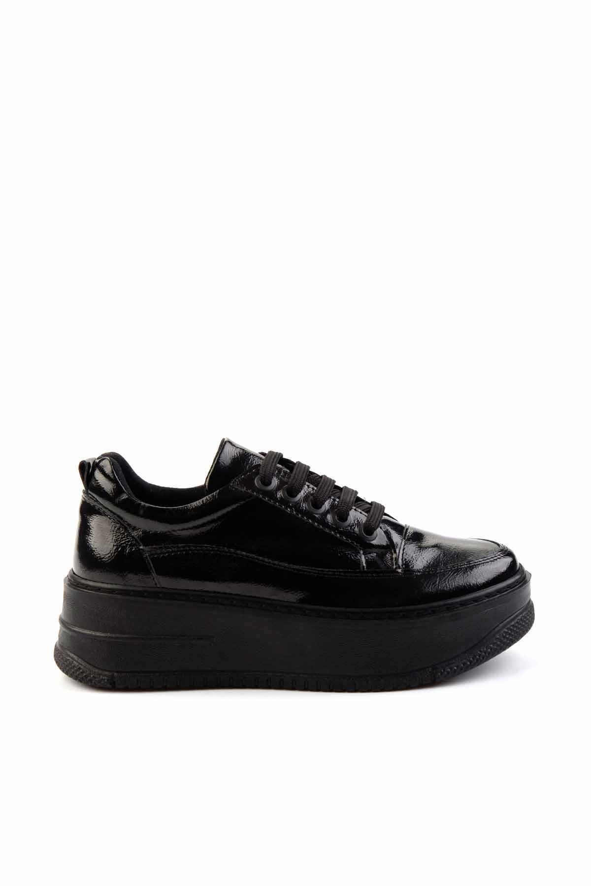 Siyah Rugan  Kadın Sneaker K01924041508