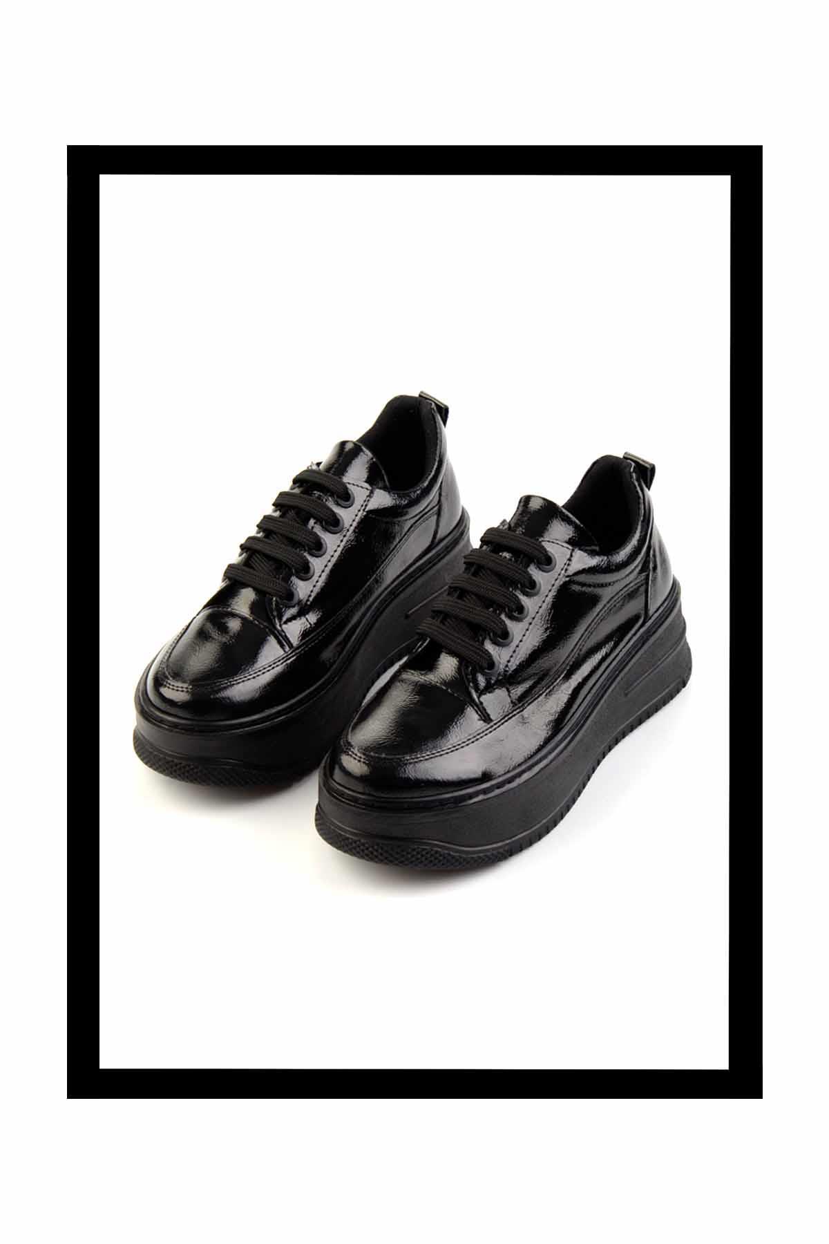 Siyah Rugan  Kadın Sneaker K01924041508