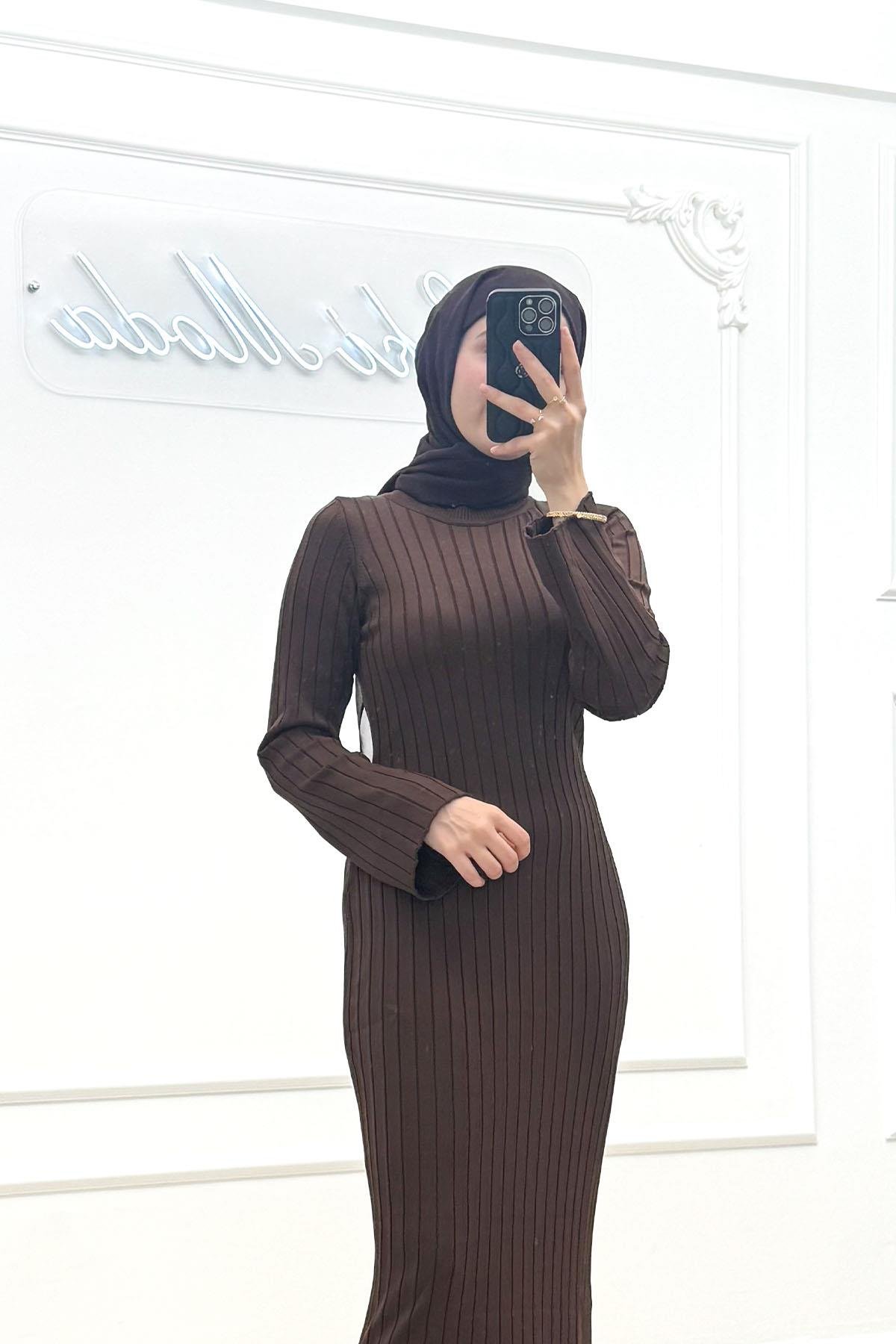 Bisiklet Yaka Acı Kahve Triko ElbiseHM3130