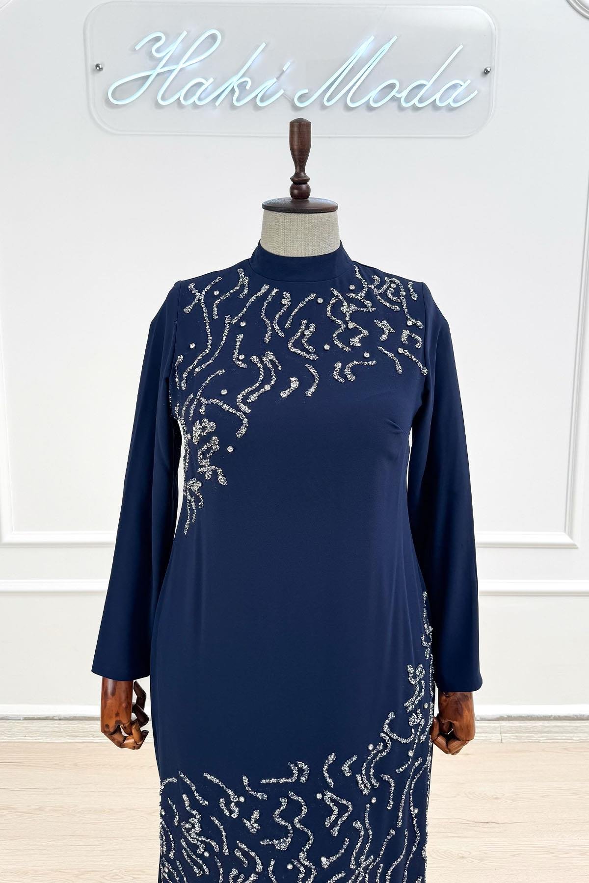 Feryal Adriana Lacivert Krep Tesettür AbiyeLP6302