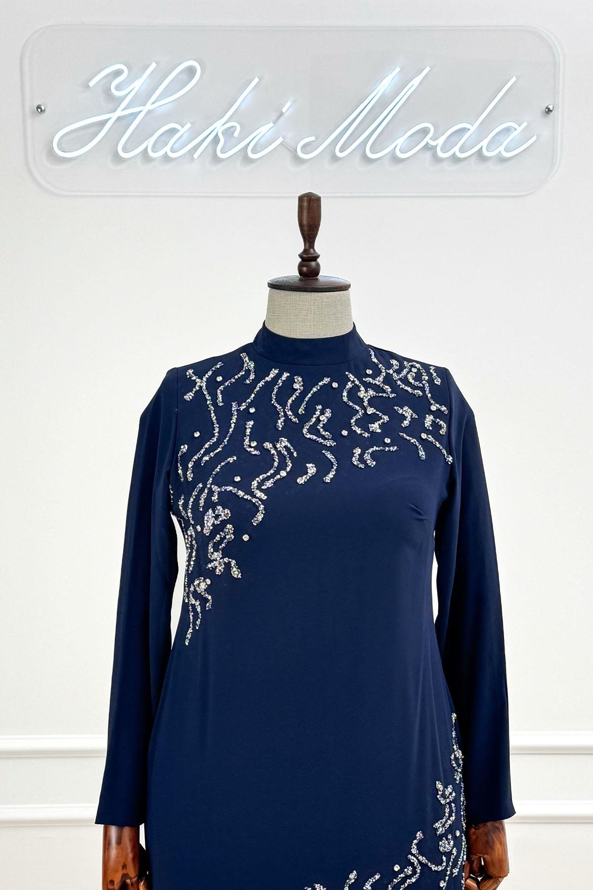 Feryal Adriana Lacivert Krep Tesettür AbiyeLP6302