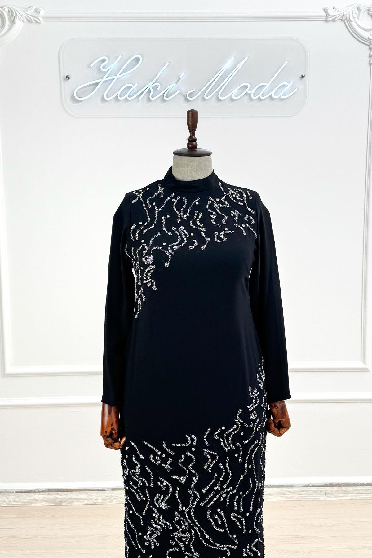 Feryal Adriana Siyah Krep Tesettür AbiyeLP6302