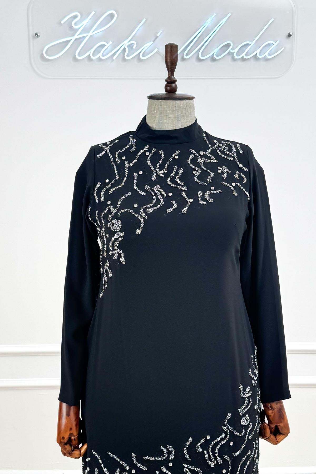 Feryal Adriana Siyah Krep Tesettür AbiyeLP6302