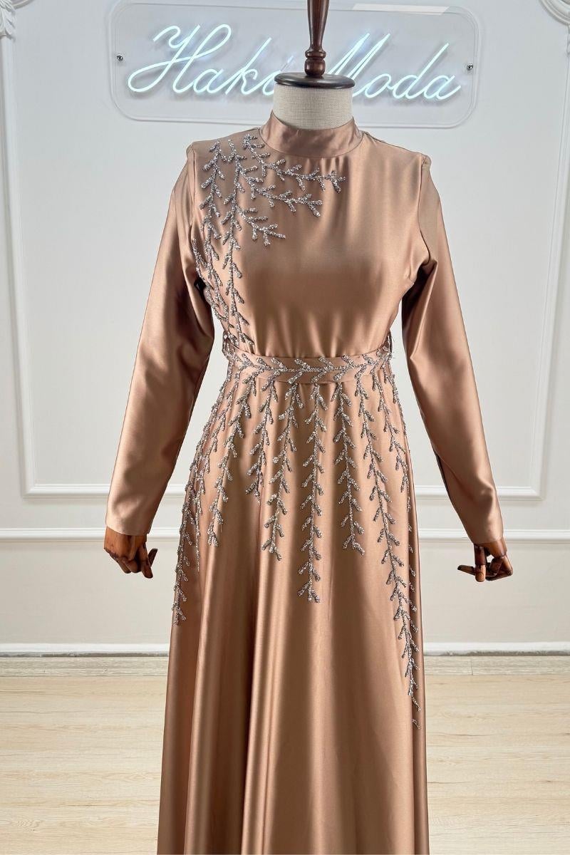 İşlemeli Saten Tesettür AbiyeLP6132