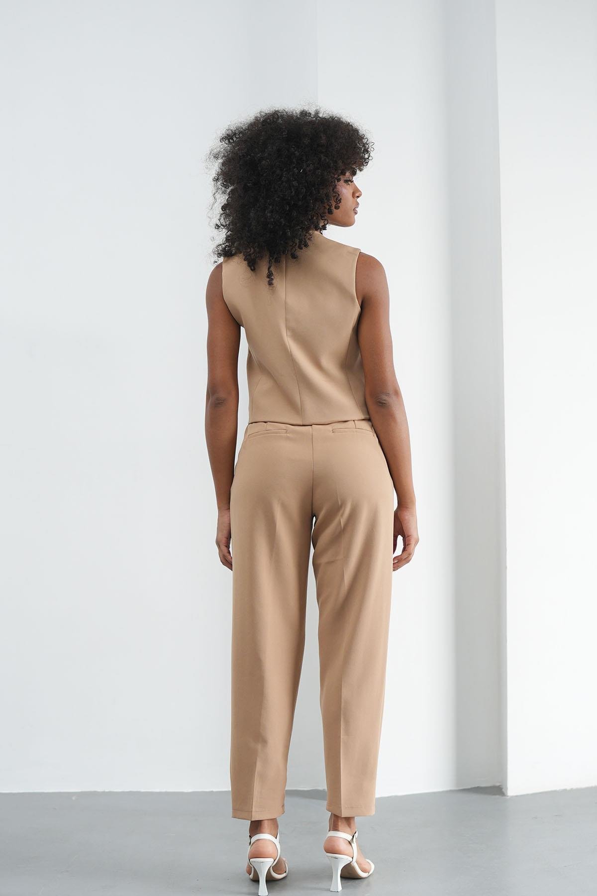 Kelebek Düğmeli Camel YelekHM1336