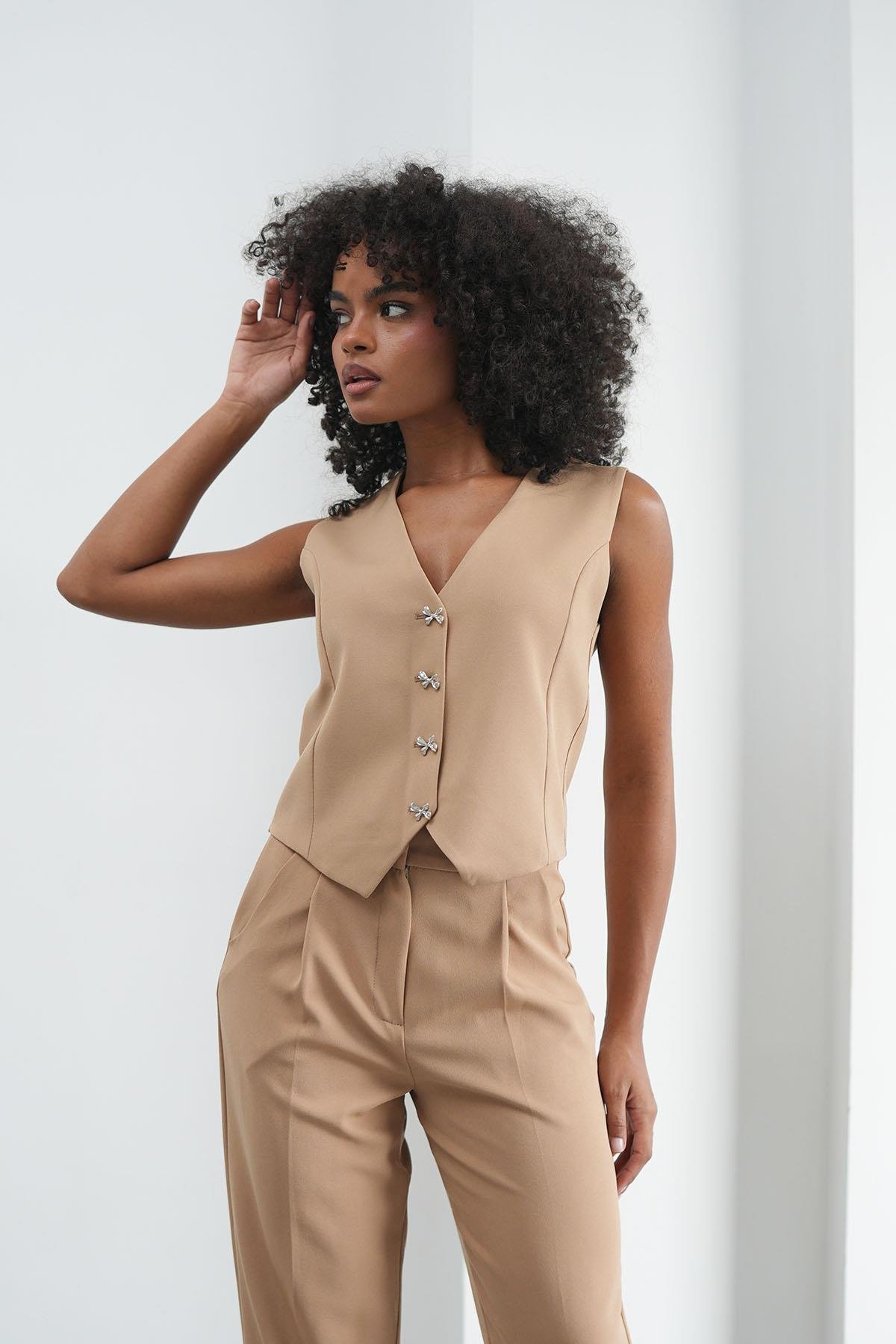 Kelebek Düğmeli Camel YelekHM1336