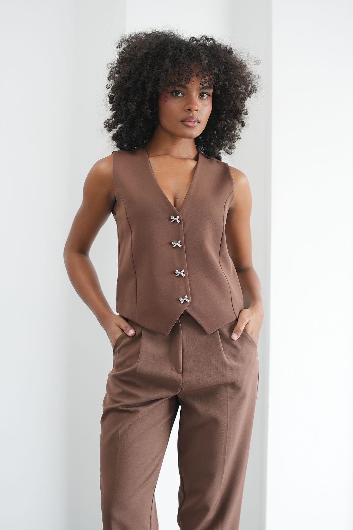 Kelebek Düğmeli Kahverengi YelekHM1336