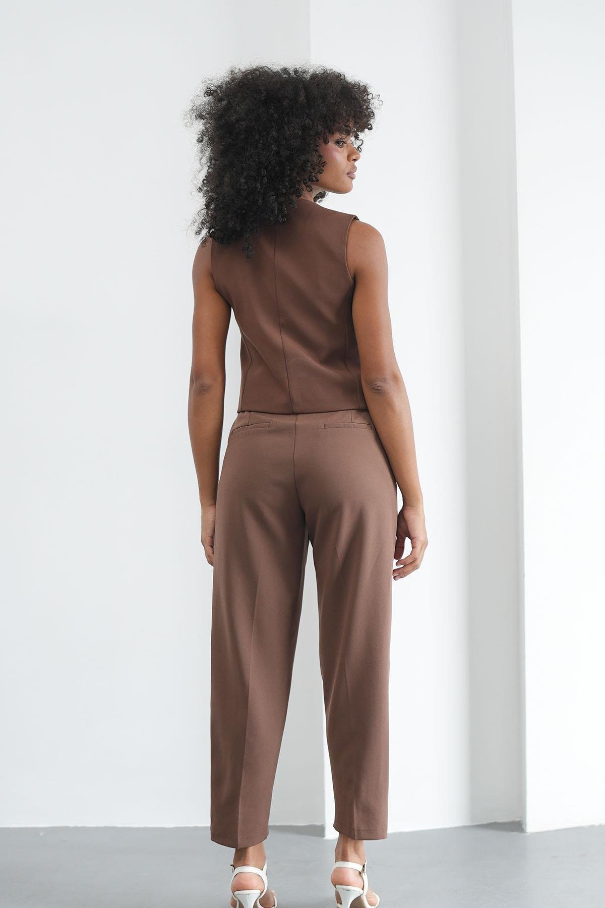 Kelebek Düğmeli Kahverengi YelekHM1336