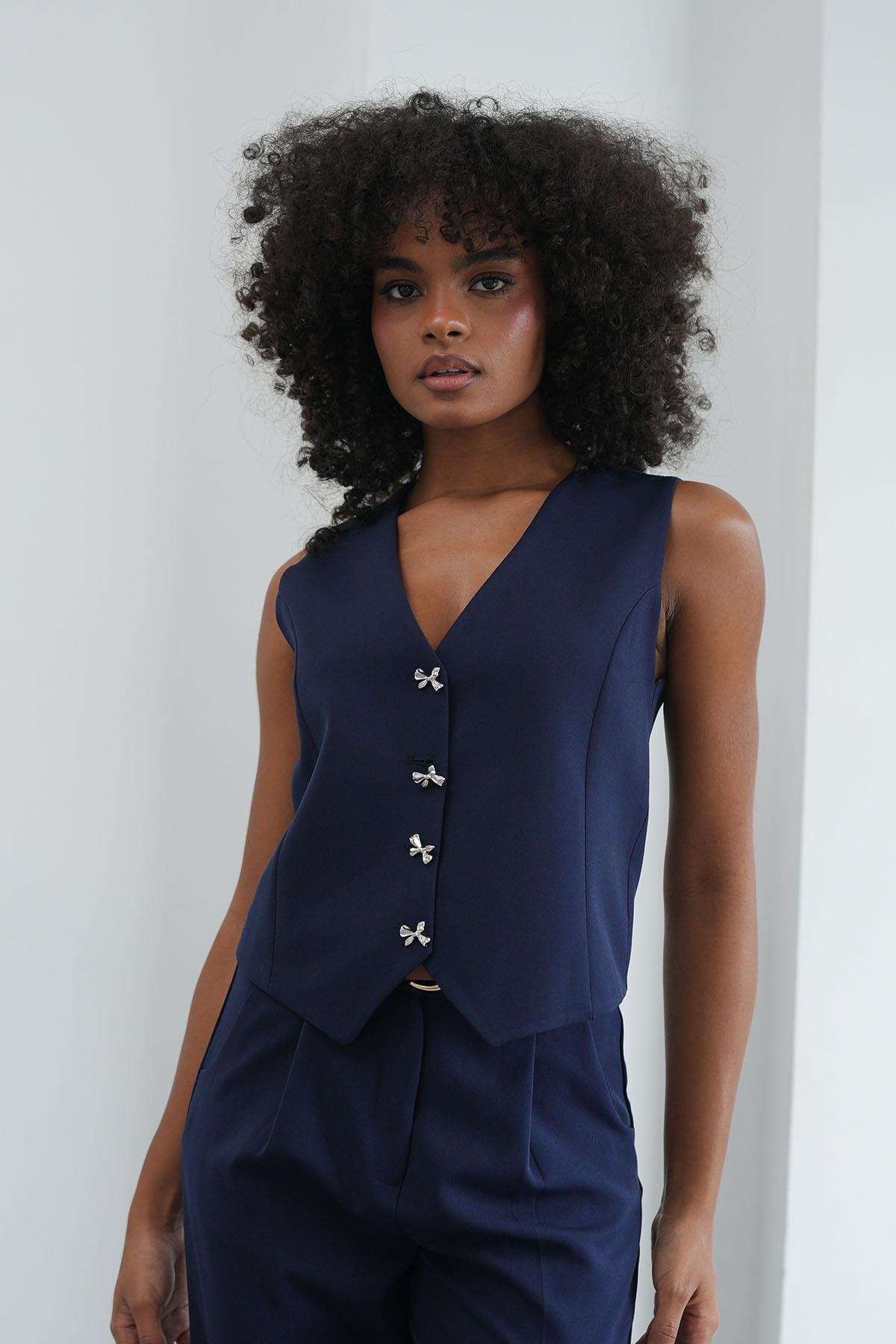 Kelebek Düğmeli Lacivert Yelek HM1336