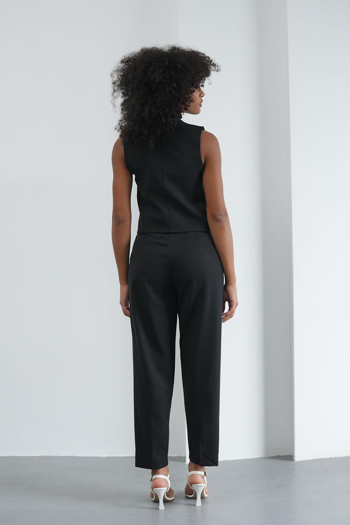 Kelebek Düğmeli Siyah YelekHM1336