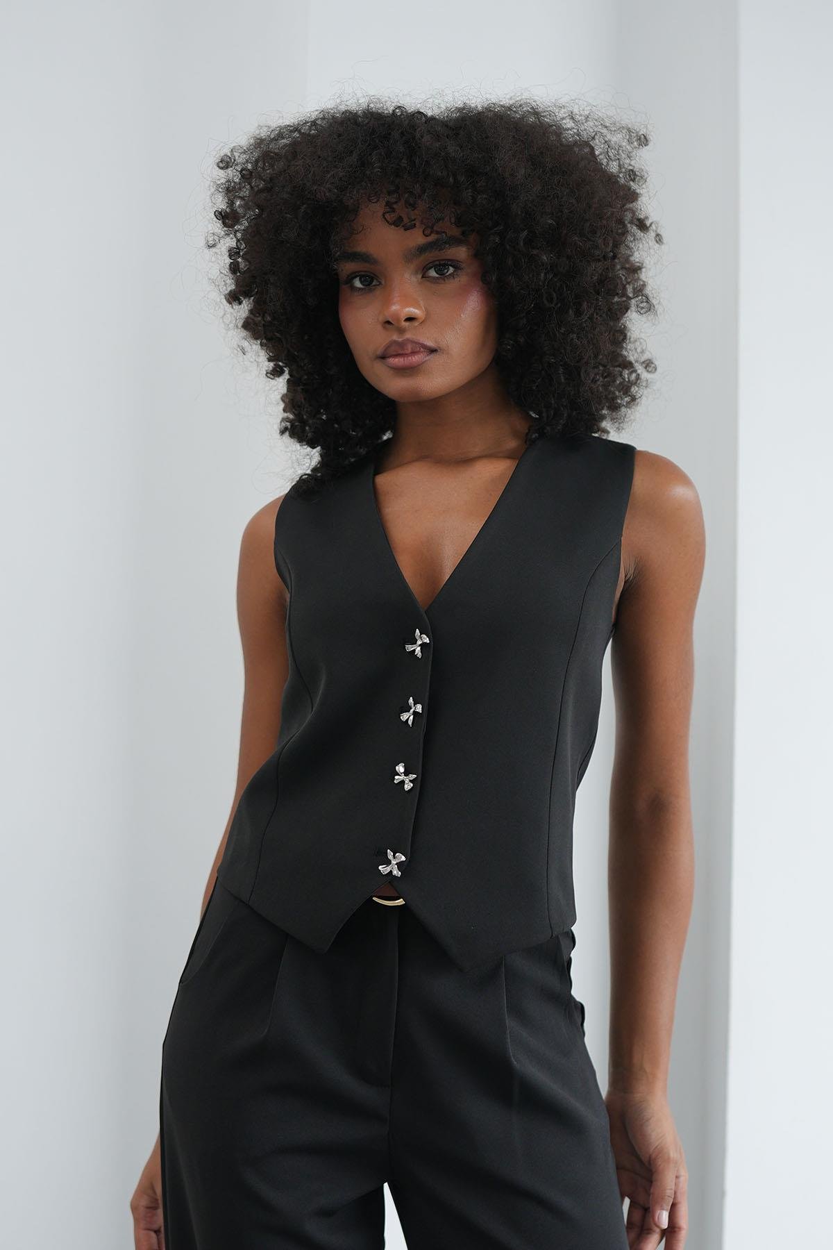 Kelebek Düğmeli Siyah YelekHM1336