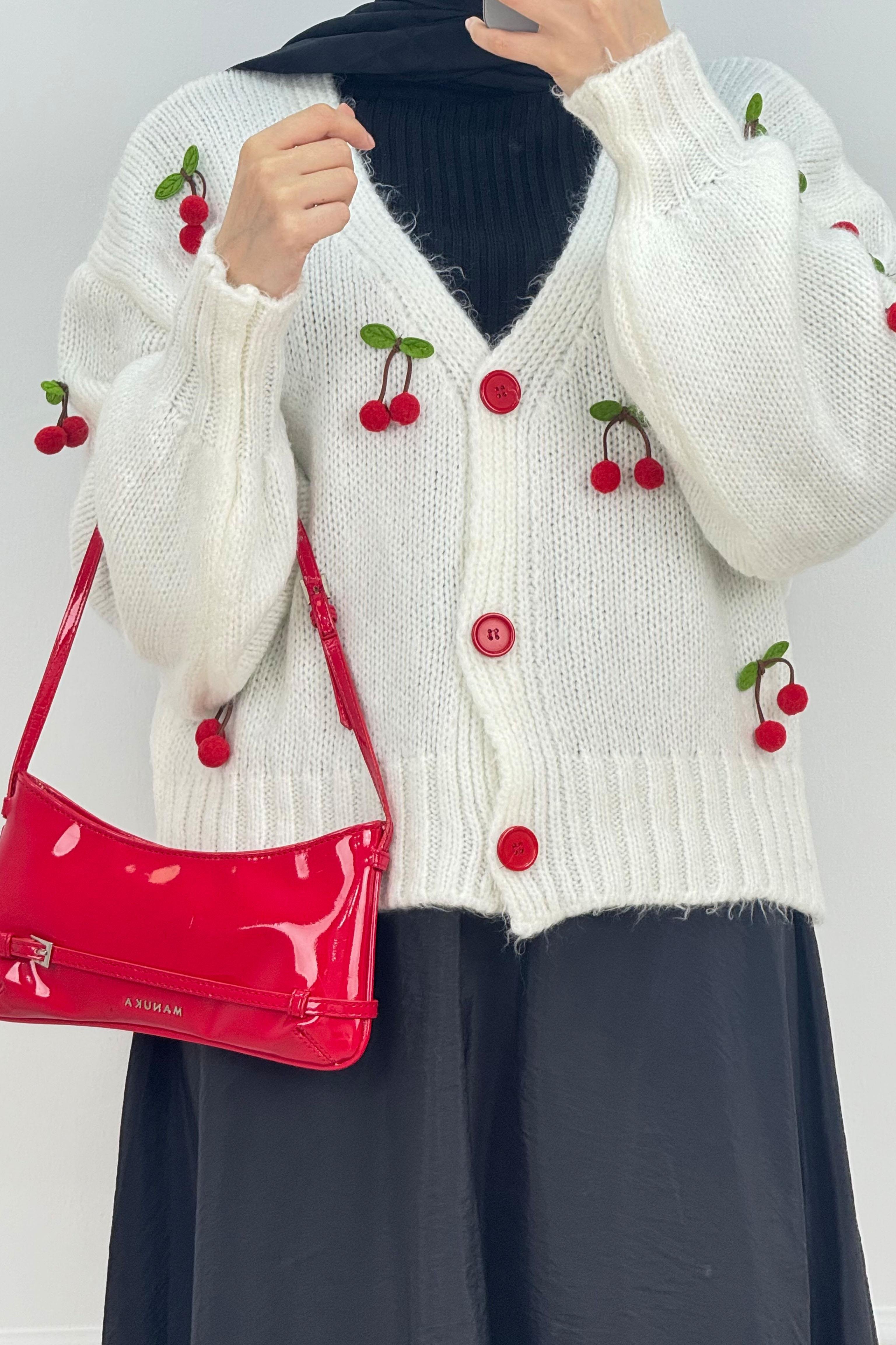 Kiraz Detaylı Ekru HırkaHM1318