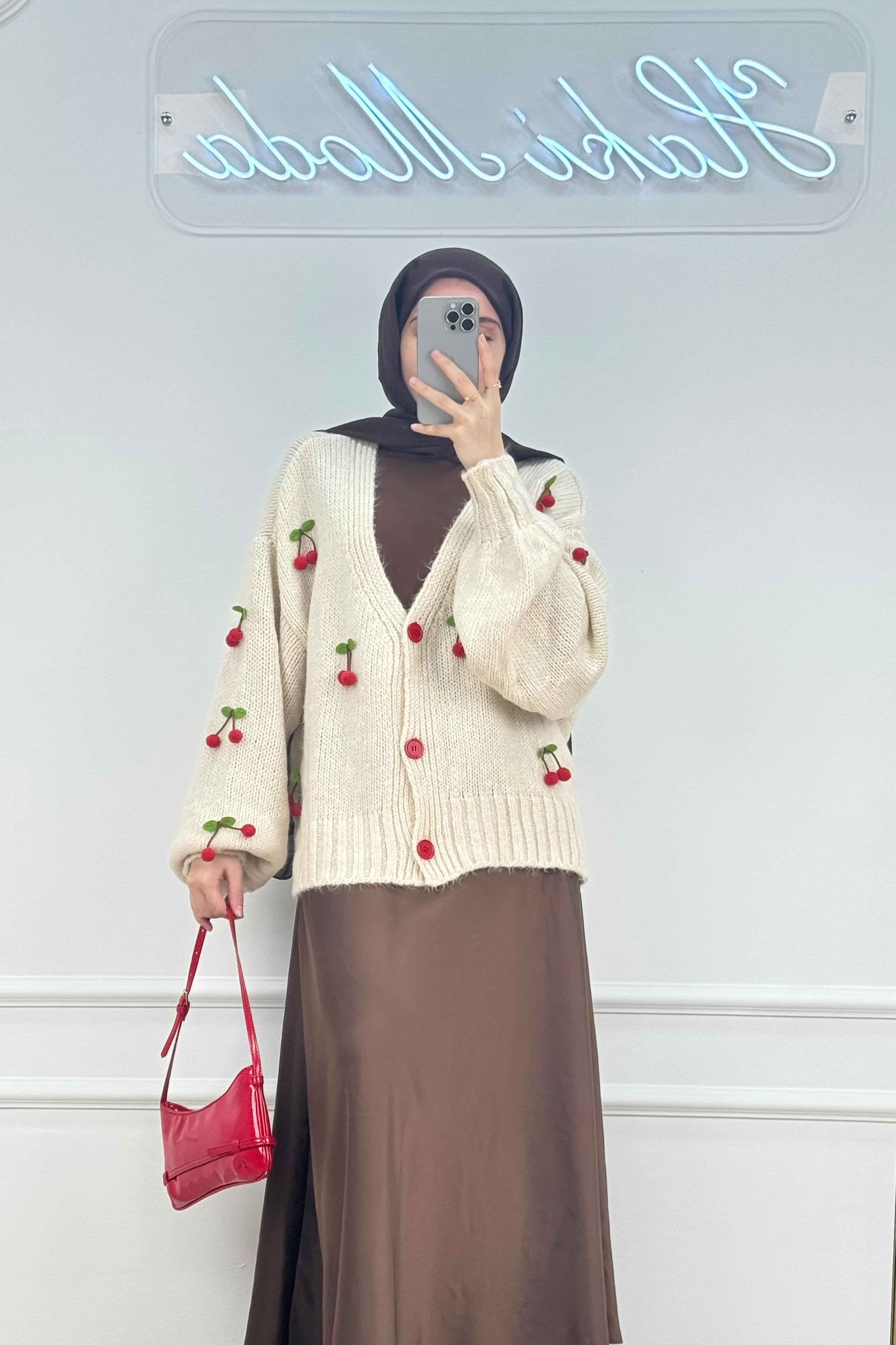 Kiraz Detaylı Krem HırkaHM1318