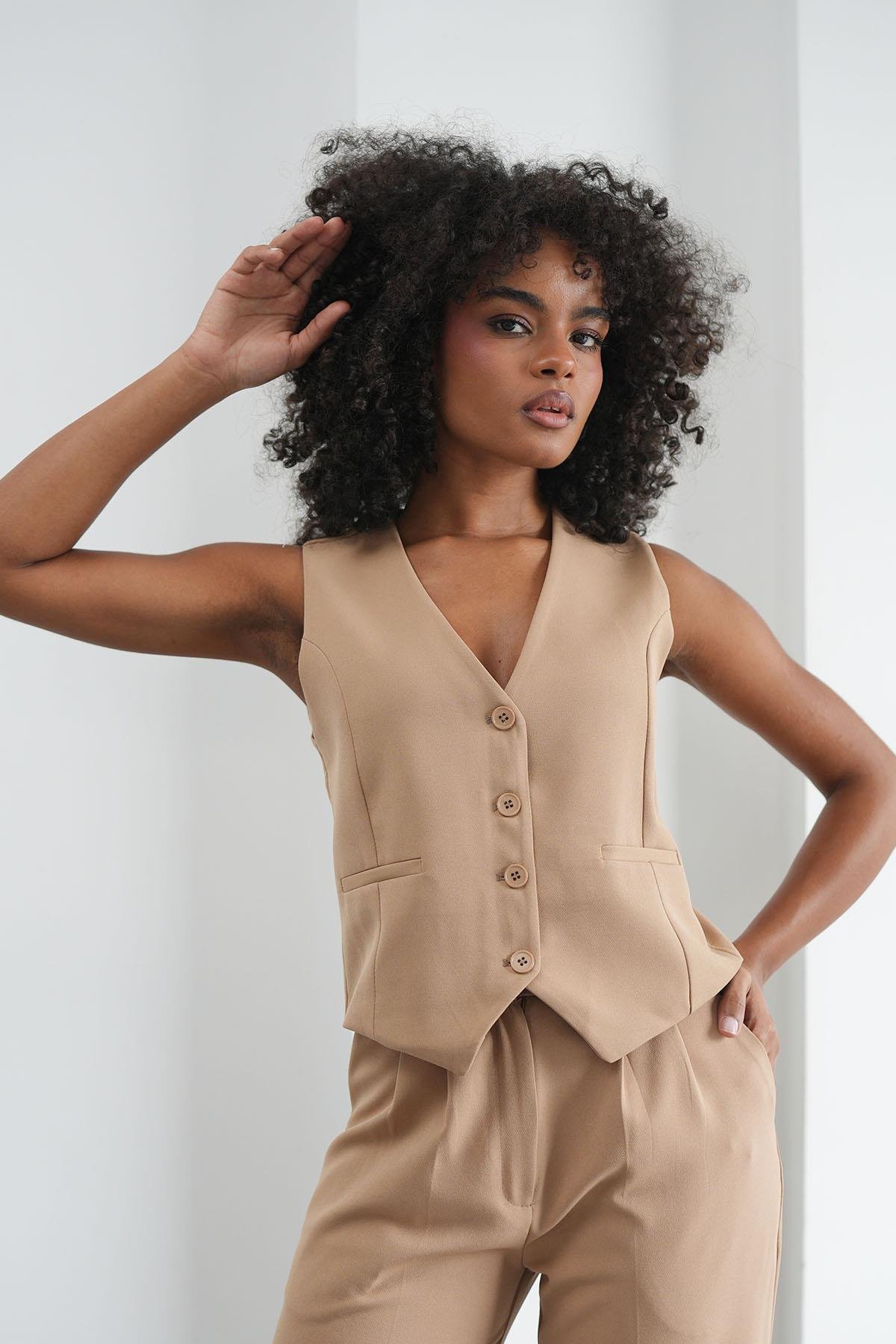 Klasik Düğmeli Camel YelekHM1338