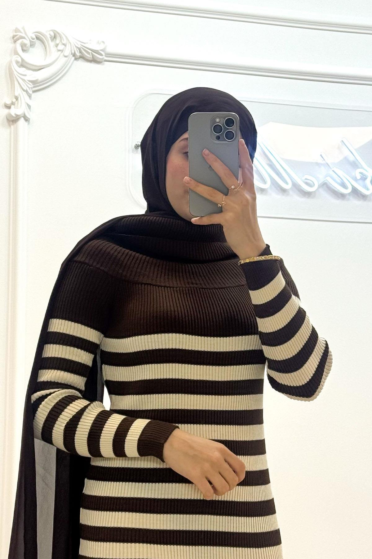 Madonna Yakalı Acı Kahve Triko ElbiseHM3132