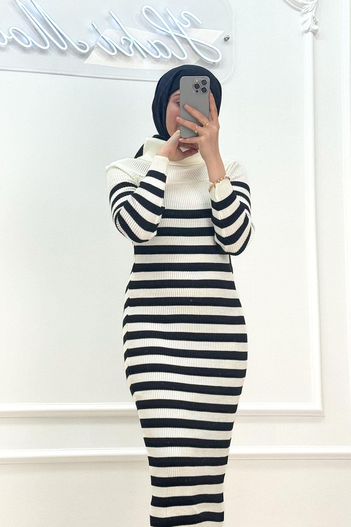 Madonna Yakalı Beyaz Triko ElbiseHM3132