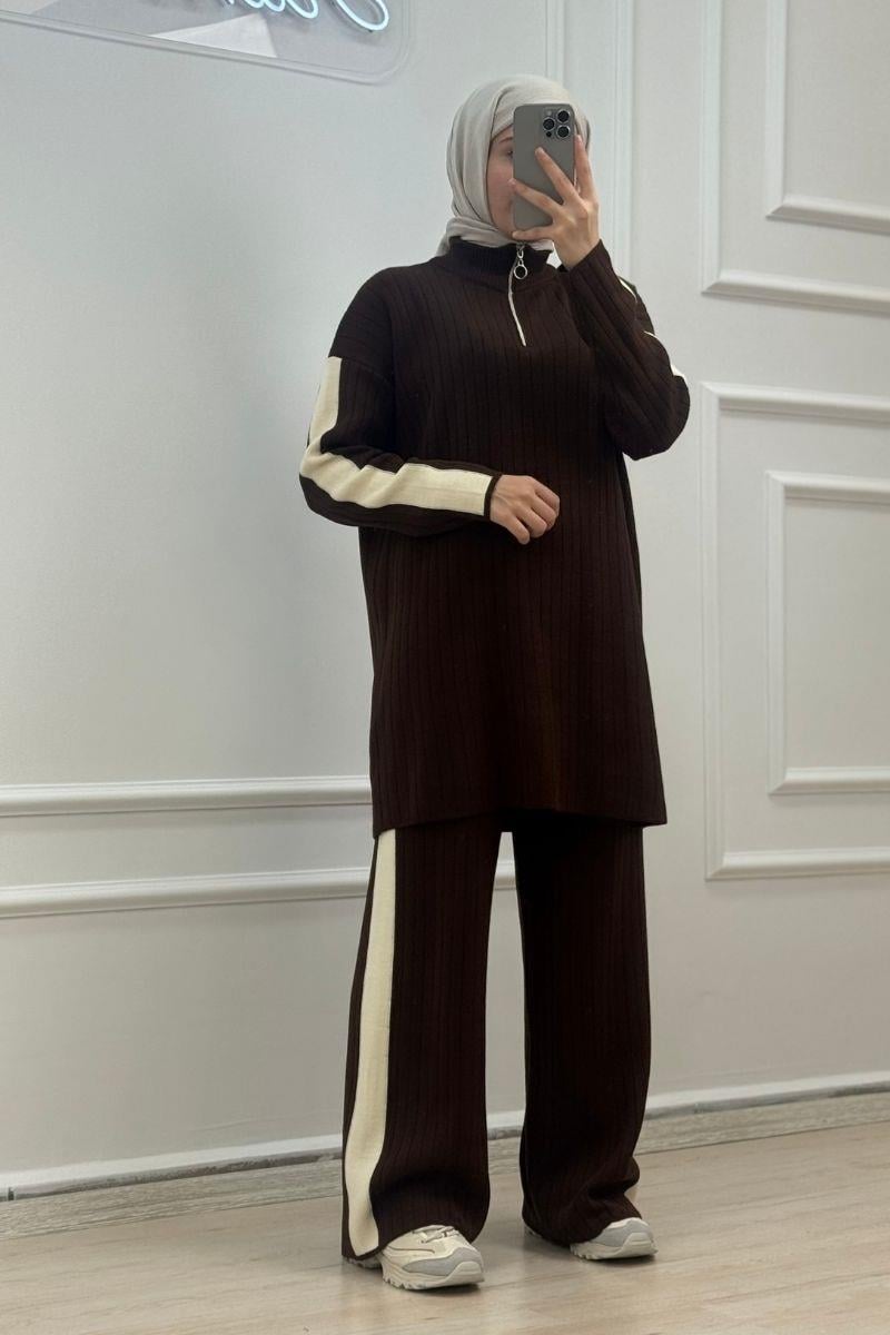 Şerit Detaylı Kahveregi Tesettür Triko TakımHM1343