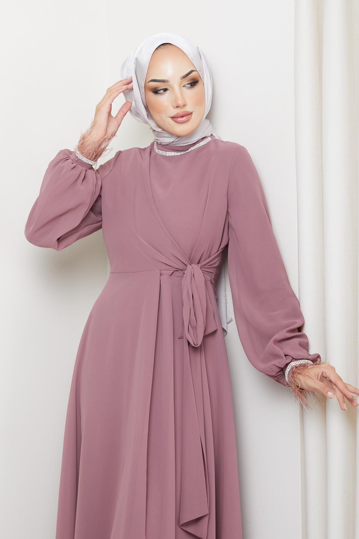 Tesettür Belden Bağlamalı, Taş Detaylı Şifon Abiye Gül KurusuHM5020