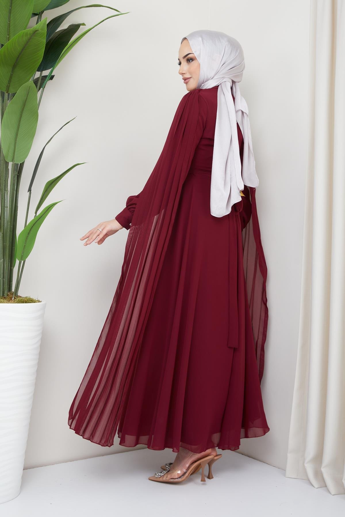 Tesettür Drape Pilise Detay Tokalı Şifon Abiye BordoHM4177