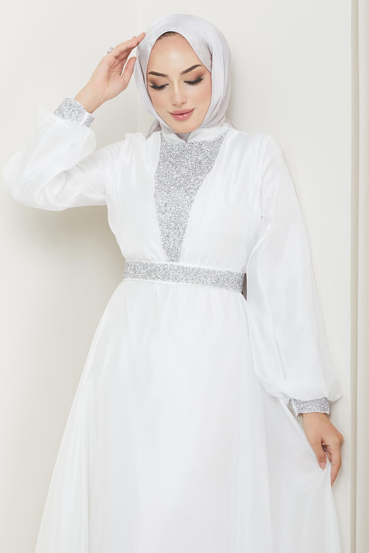 Tesettür Hakim Yaka, Meç Süslemeli Organze Tül Abiye BeyazHM4176