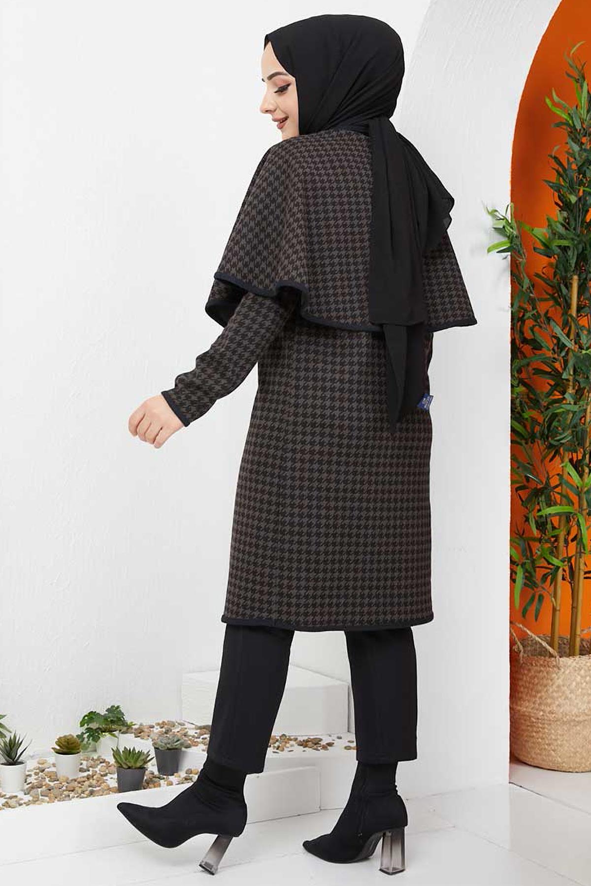 Tesettür Kazayağı Desen Pelerinli Kap KahveHM4007