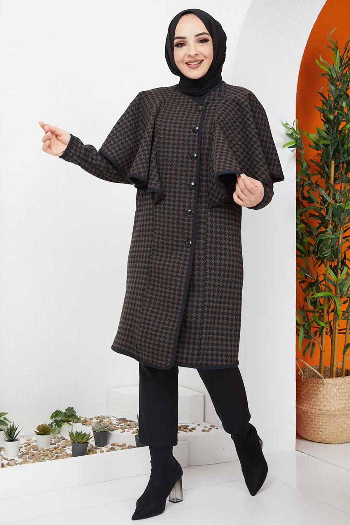 Tesettür Kazayağı Desen Pelerinli Kap KahveHM4007