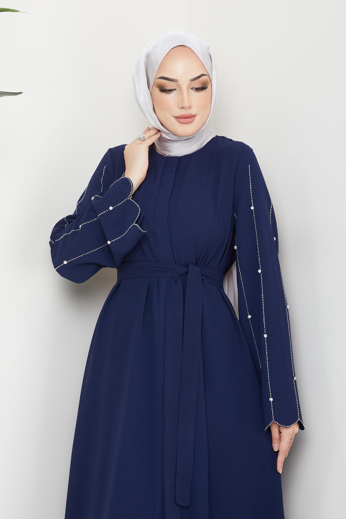 Tesettür Kolları Taş Süslemeli, Düğmeli Krep Elbise LacivertHM4191-1
