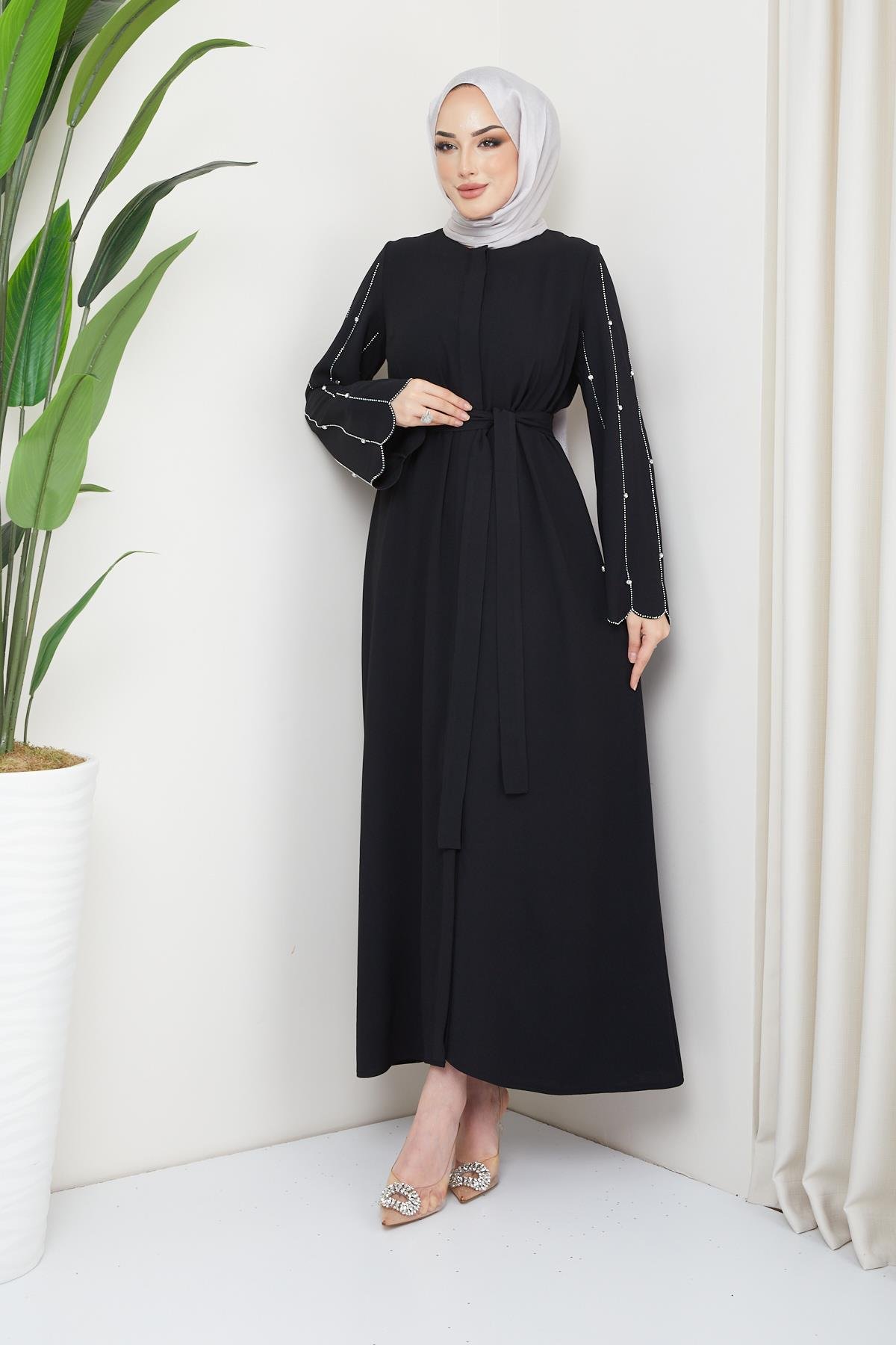 Tesettür Kolları Taş Süslemeli, Düğmeli Krep Elbise SiyahHM4191-1