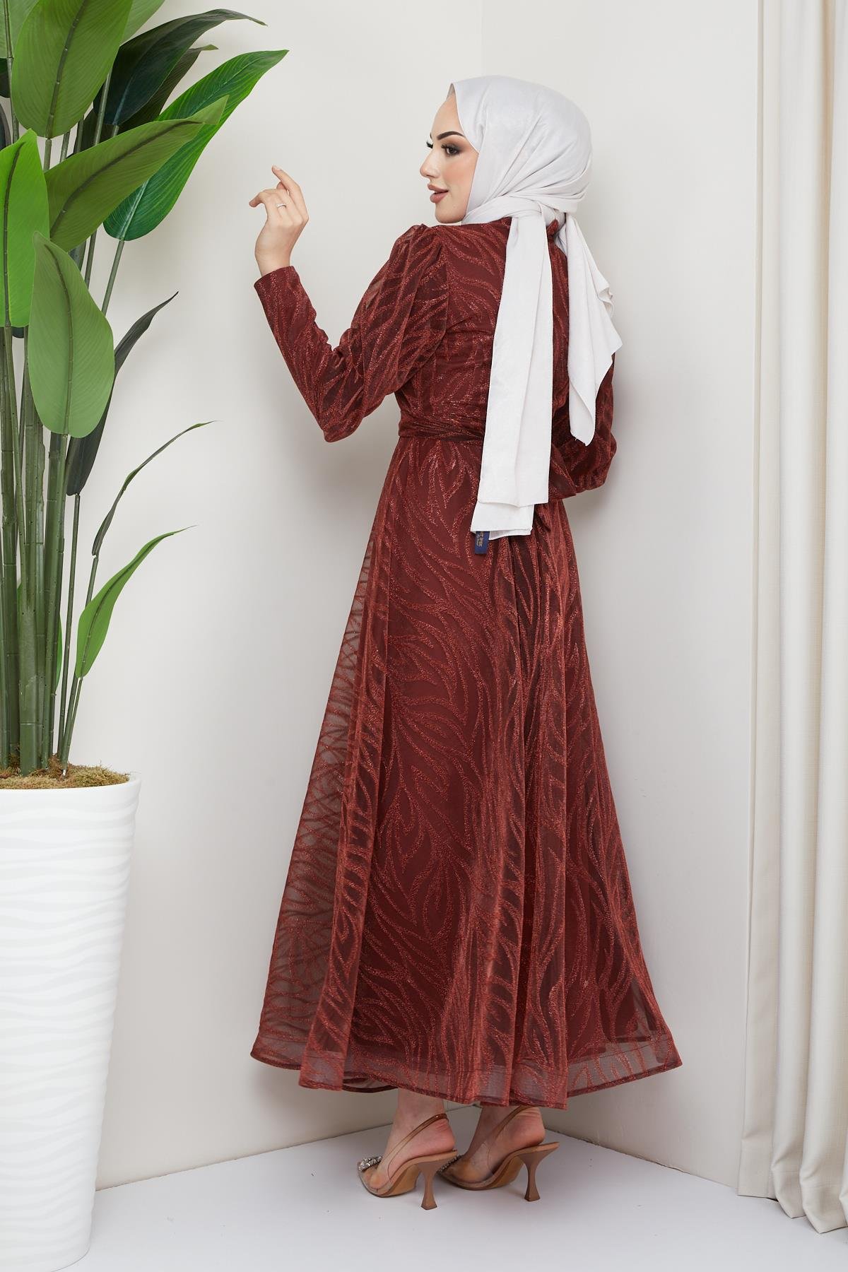 Tesettür Kolye Detaylı, Organze Abiye KiremitHM4216