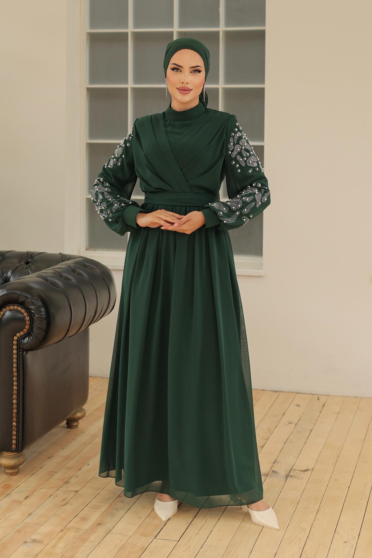 Tesettür Kruvaze Pilise, Kolları Taşlı Şifon Abiye Zümrüt YeşiliHM4192