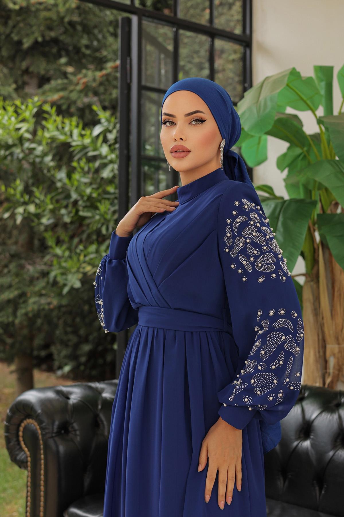 Tesettür Kruvaze Pilise, Kolları Taşlı Şifon Abiye Saks MavisiHM4192