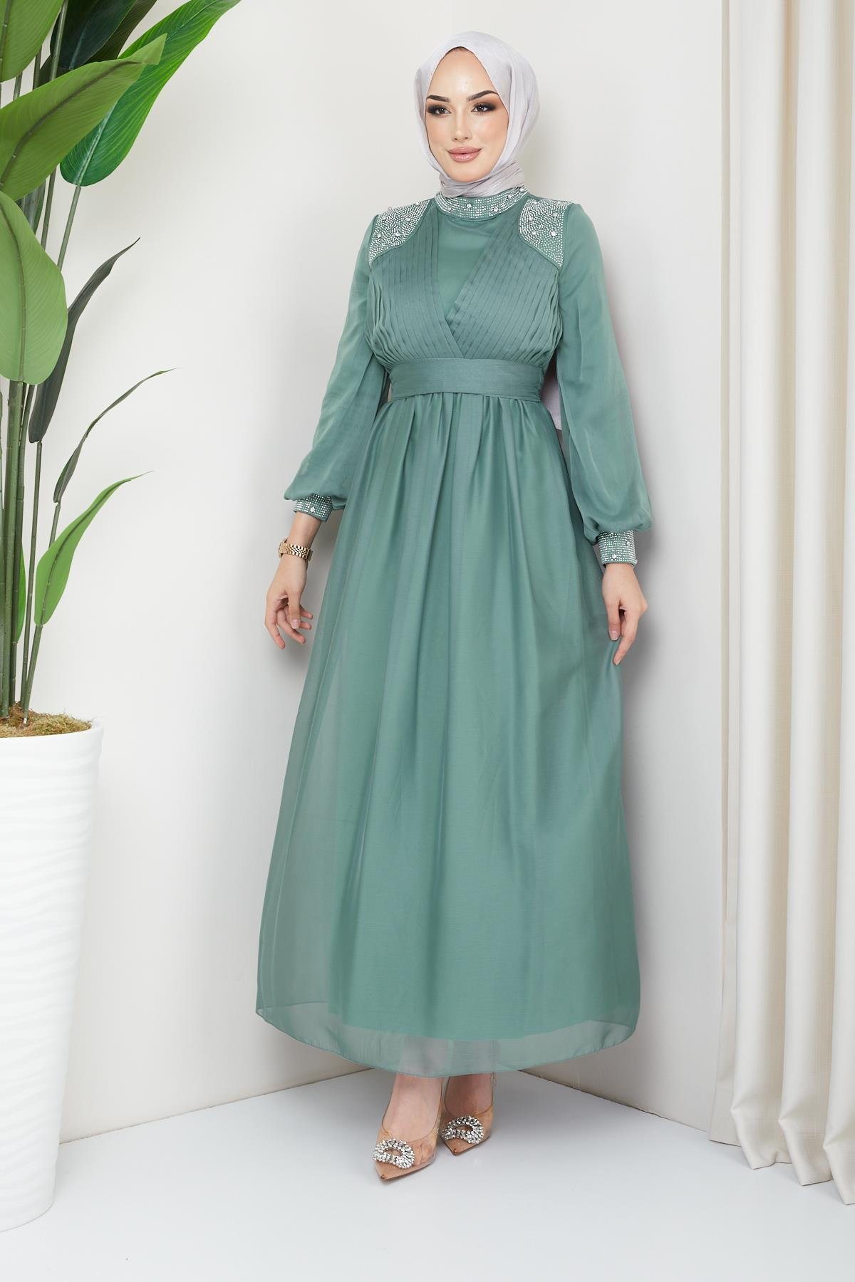 Tesettür Kruvaze Pilise, Omzu Taşlı Janjan Şifon Abiye MintHM4214