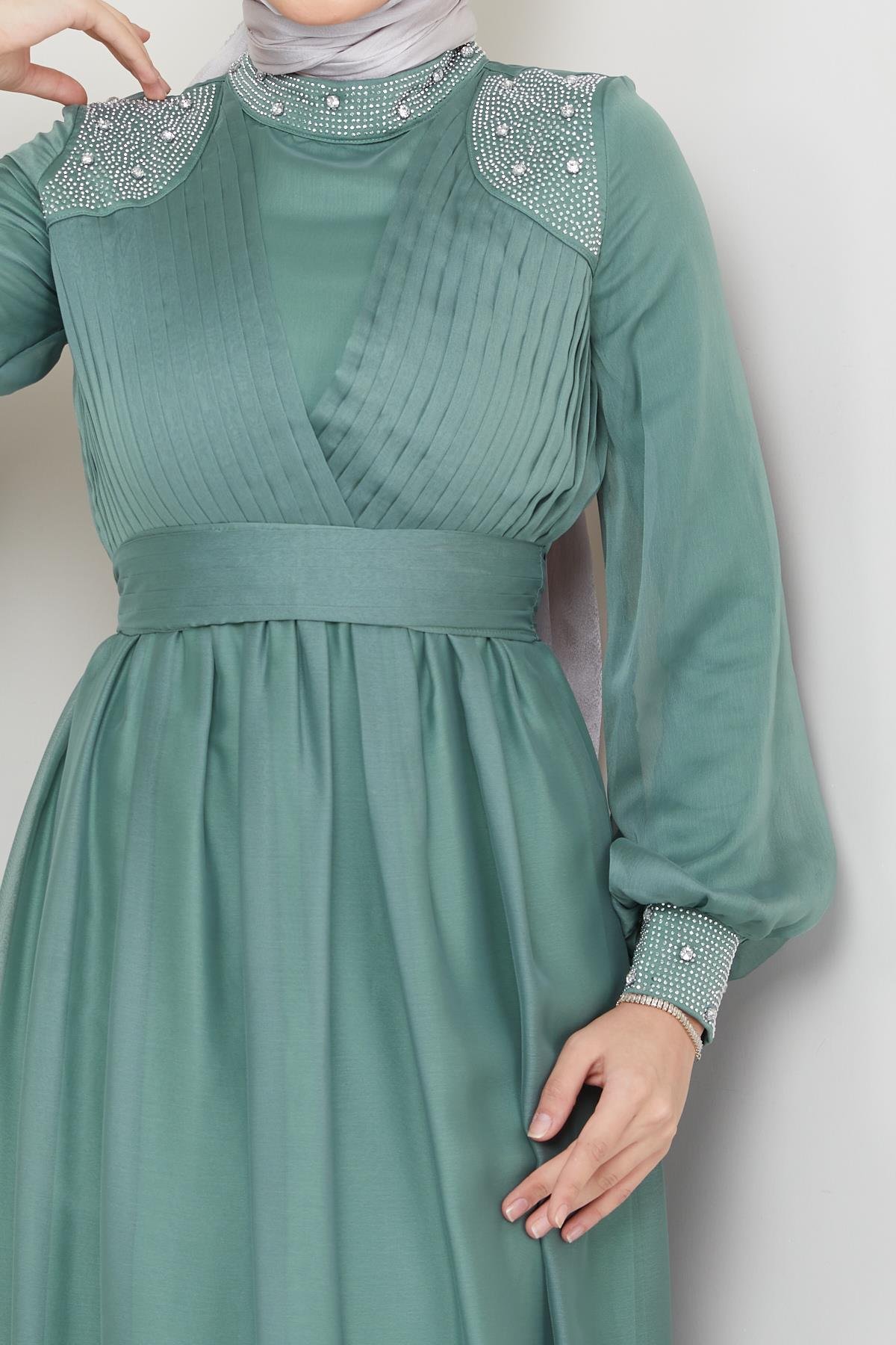 Tesettür Kruvaze Pilise, Omzu Taşlı Janjan Şifon Abiye MintHM4214