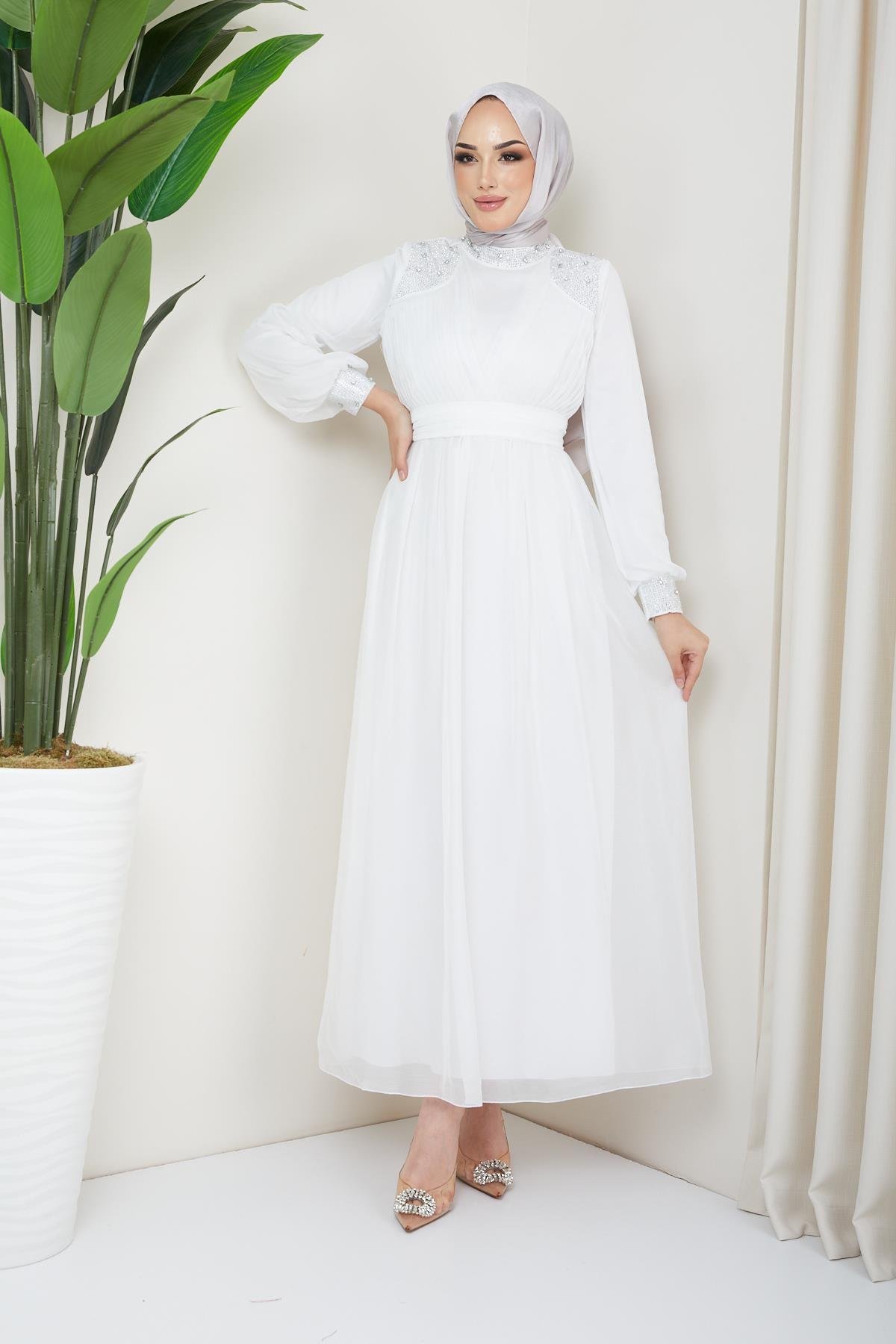 Tesettür Kruvaze Pilise, Omzu Taşlı Janjan Şifon Abiye BeyazHM4214